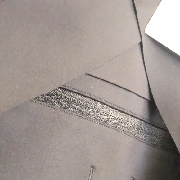 lululemon (L) Enlite Hydraffinity Vest - Picture 7 of 15